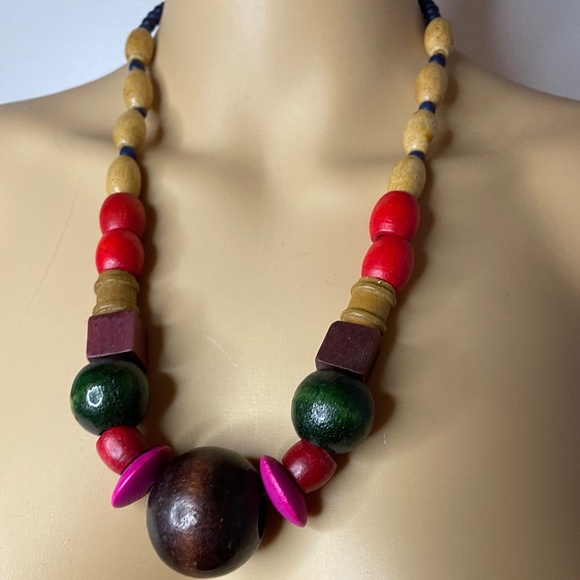Vintage Wooden colorful beaded statement necklace! - Picture 3 of 10